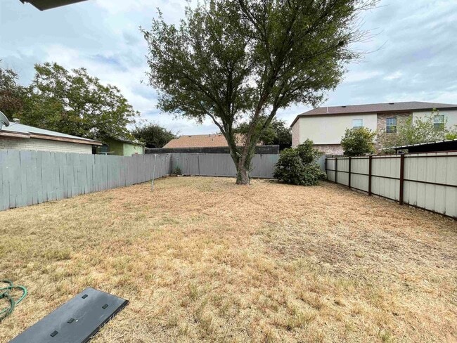 Building Photo - 1423 Agave Dr