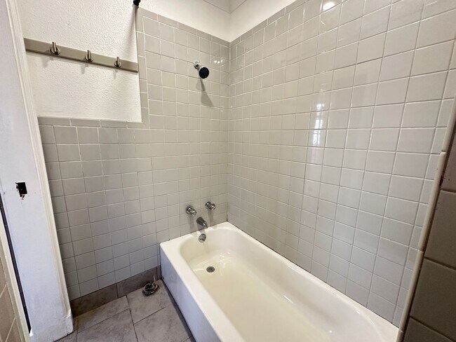 Building Photo - GORGEOUS 4/3 BROADMOOR HOME-UPDATED-MUST SEE!