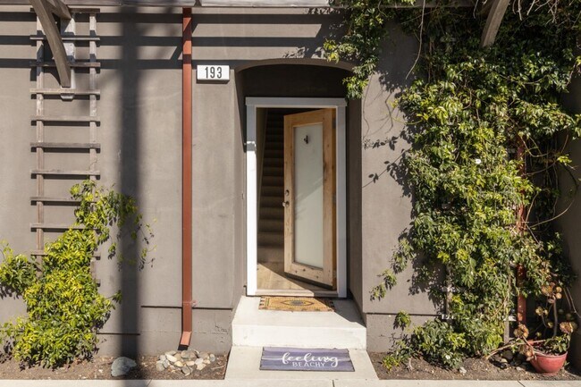 Building Photo - 193 Carmel Ave