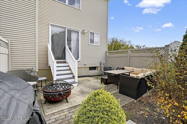 Building Photo - 7 Lucia Ct