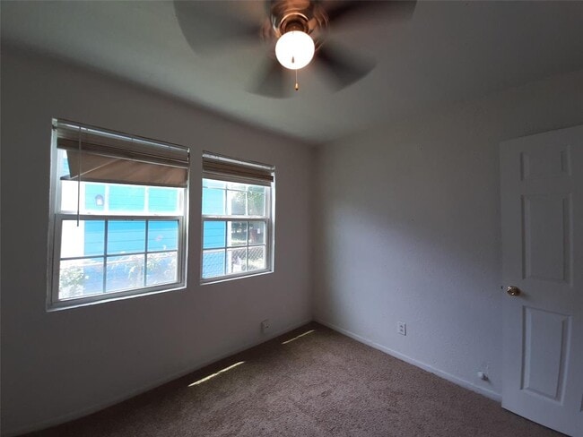 Building Photo - 10322 Rosehaven Dr