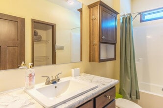 Building Photo - 497 W Center St