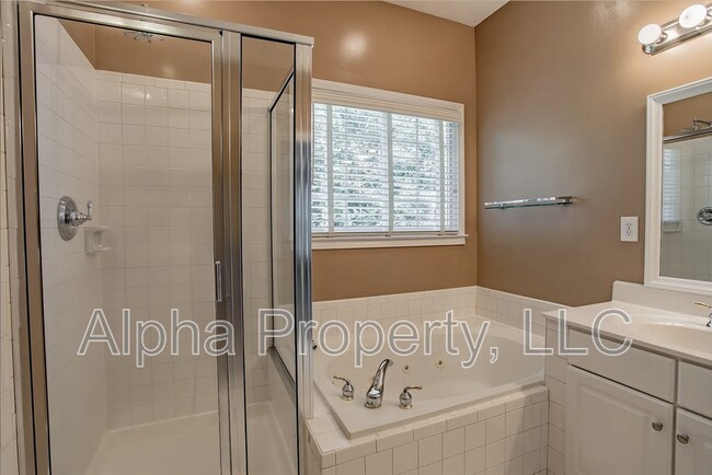 Building Photo - 209 Birchleaf Ln