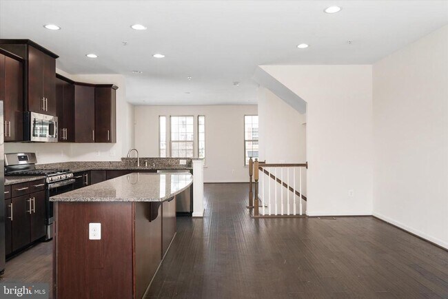 Building Photo - 7627 Hamilton Xing