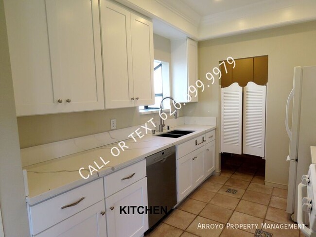 Building Photo - 617 Cabrillo Villas