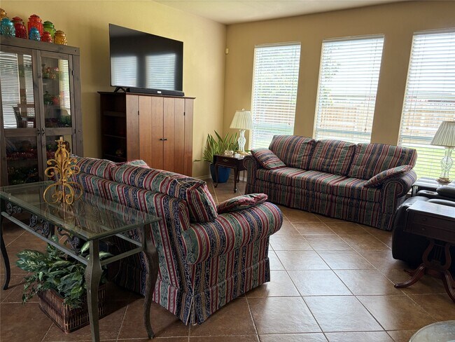 Building Photo - 2515 Silverton Bend