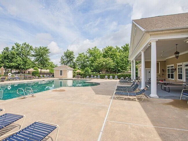 Building Photo - 2120 Highland Gate Dr