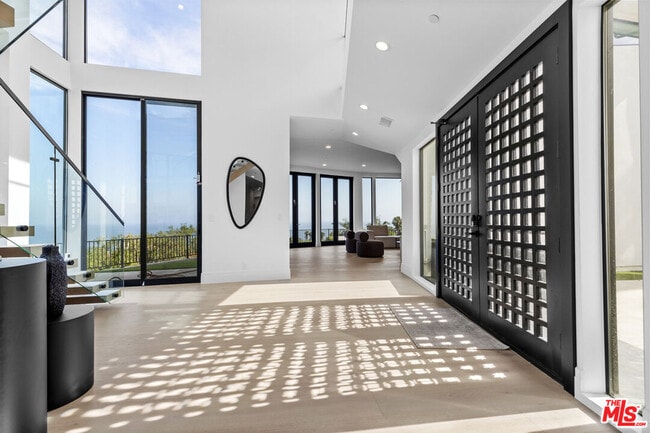 Building Photo - 6380 Meadows Ct