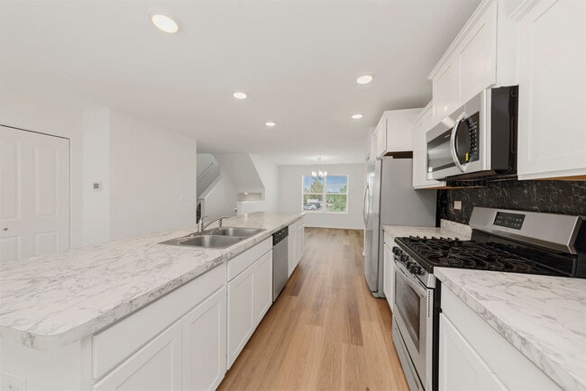 Building Photo - 2305 Upland Rd