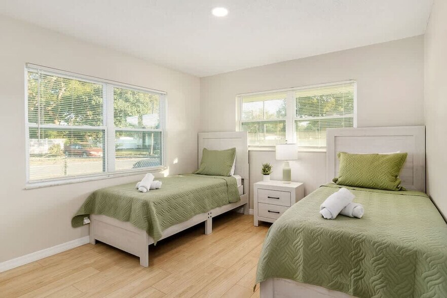 Building Photo - 5542 20th St