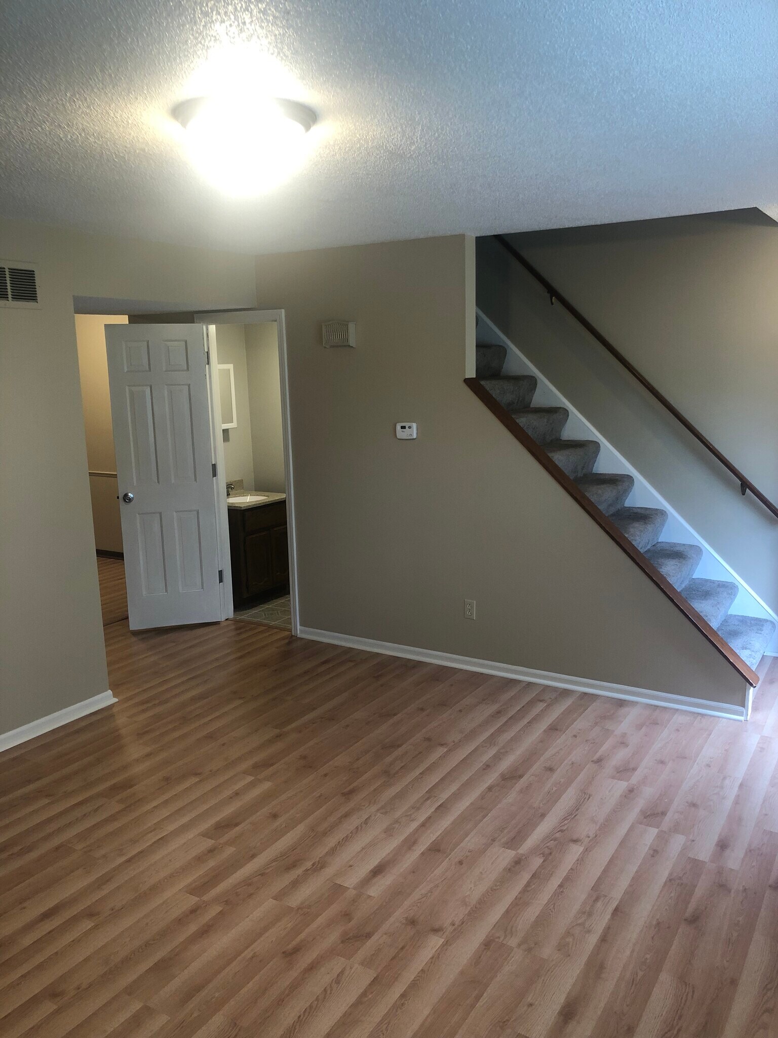 Building Photo - 642 Arbor St