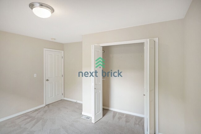 Building Photo - Stunning 3-Bedroom, 3.5-Bathroom Home in Desirable Woodinville