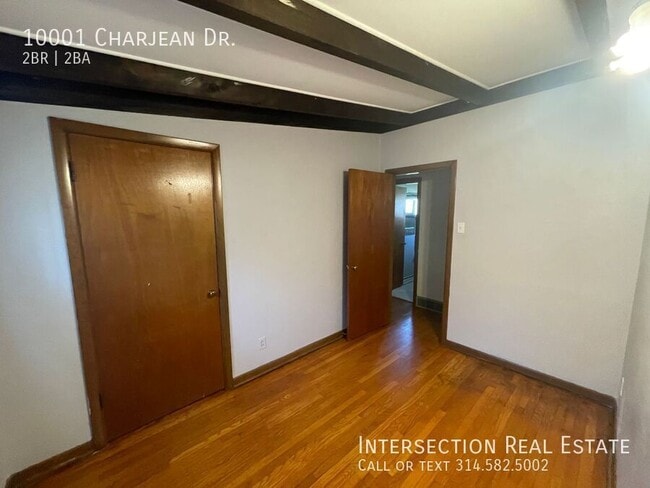 Building Photo - 10001 Charjean Dr
