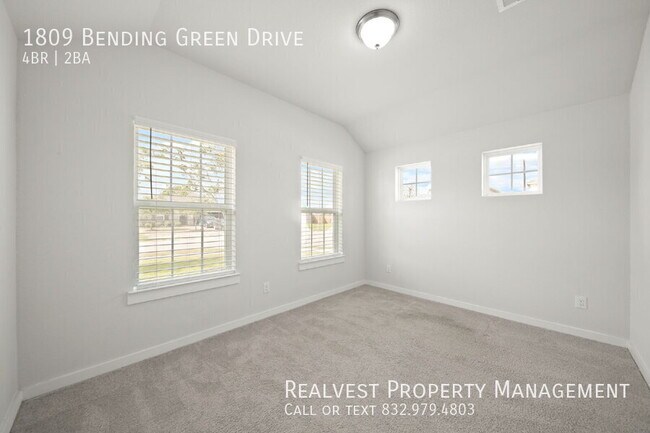 Building Photo - 1809 Bending Green Dr