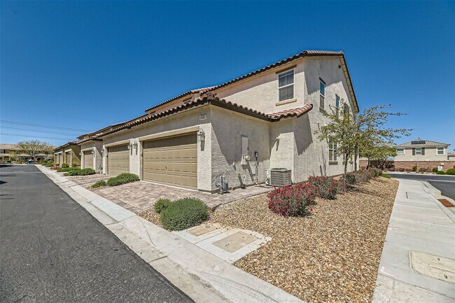 Building Photo - 2983 Duverney Ave