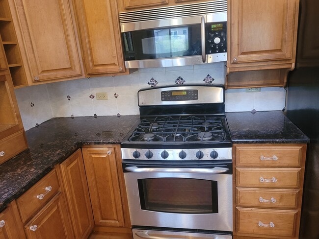 Building Photo - 364 N Everett Dr