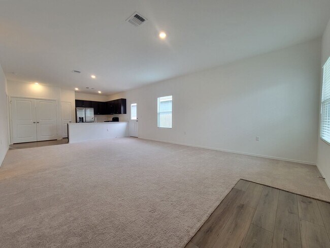 Building Photo - Spacious 3/BR, 2/BS Single-Level Home with...