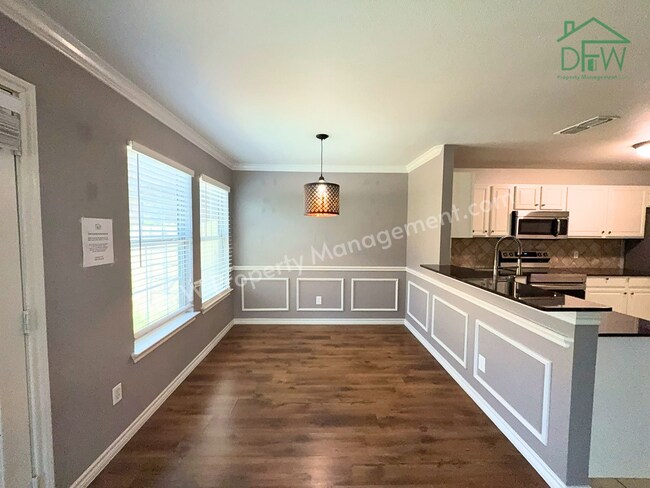 Building Photo - Charming 3BR/2.5BA Corner Home in Euless – Pool, Fireplace & Garage!