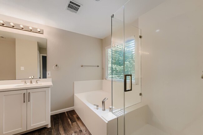 Building Photo - 11 Wineberry Pl