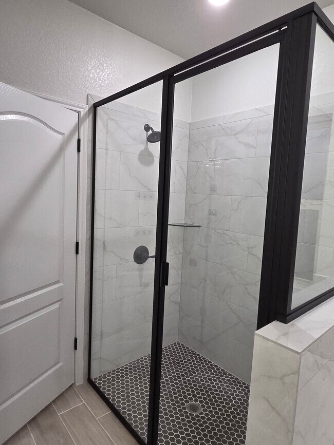 Building Photo - 519 Tooter St