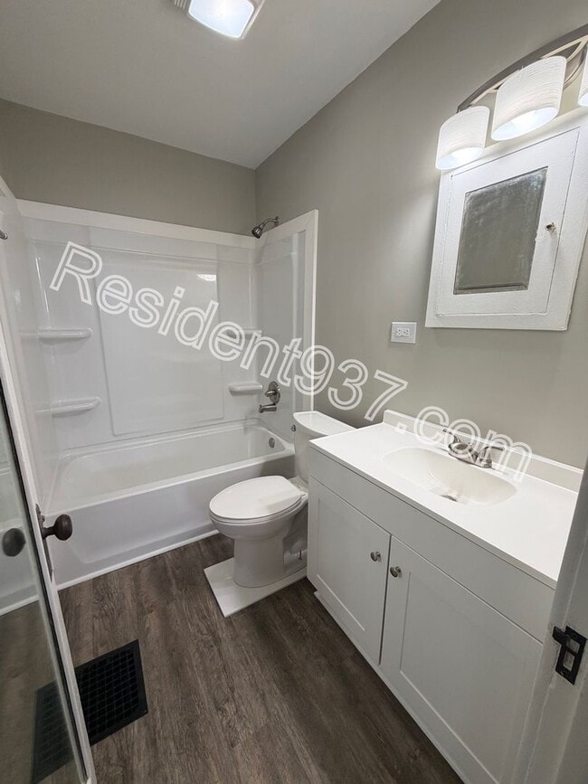 Building Photo - Updated 3 bed 1 bath home