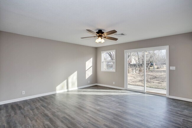 Building Photo - Beautiful Three Bedroom, Two Bathroom