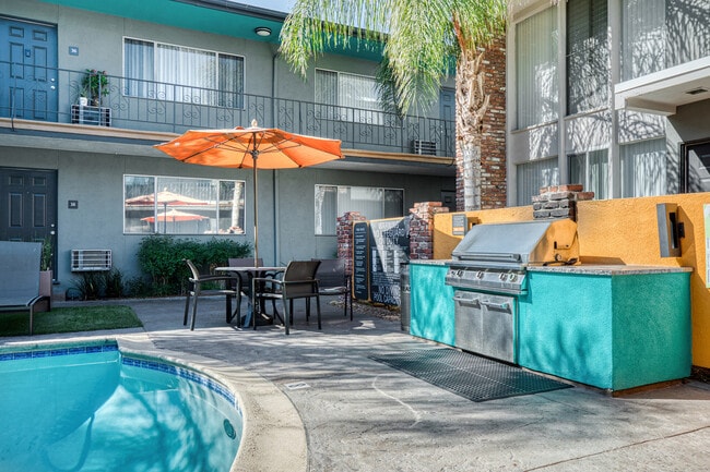 Building Photo - 4221 W Kling St