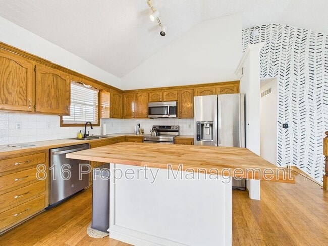 Building Photo - 1305 Aspen Dr