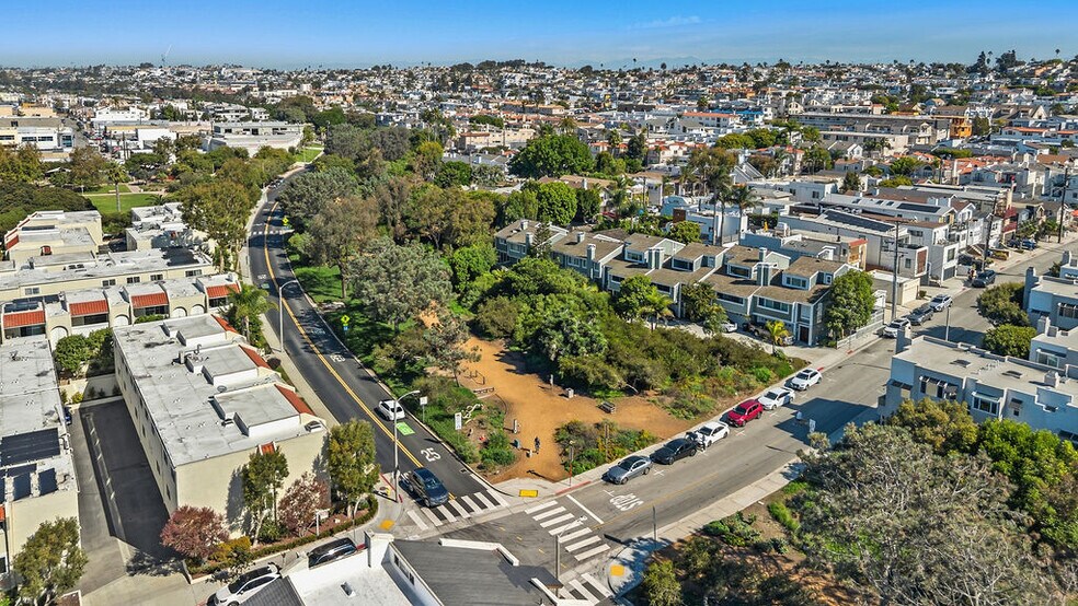 Building Photo - 501 Herondo St