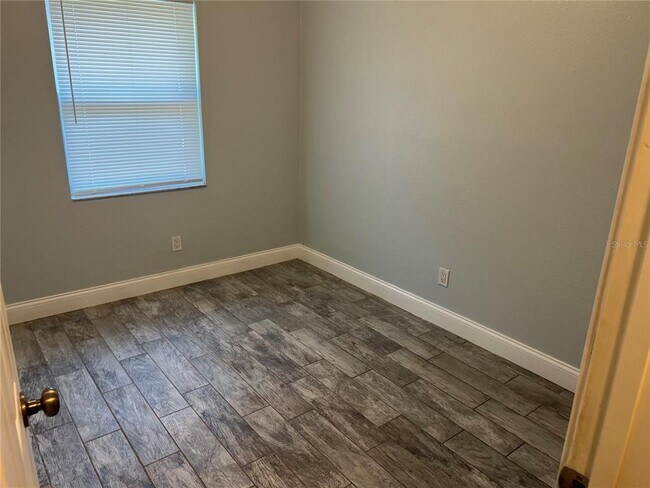 Building Photo - 920 Maydell Dr