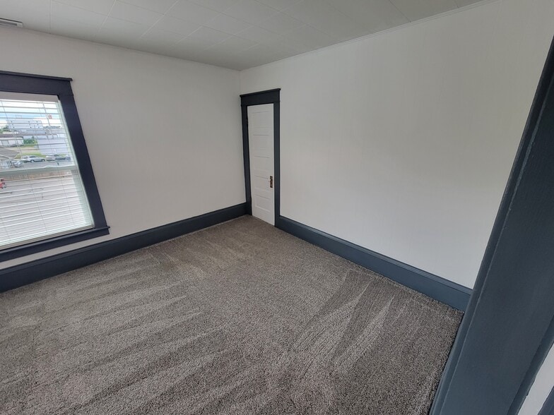 Family Room - 607 Manchester St