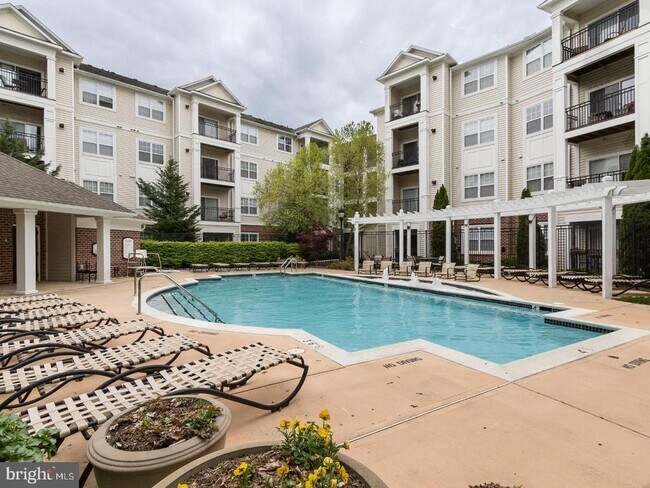 Building Photo - 12941 Centre Park Cir