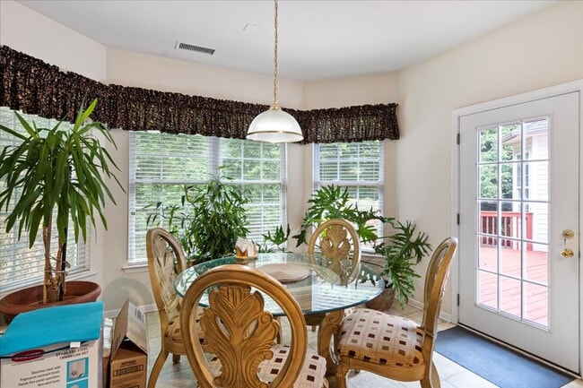 Building Photo - Spacious 5BR/3BA minutes from Ballantyne V...