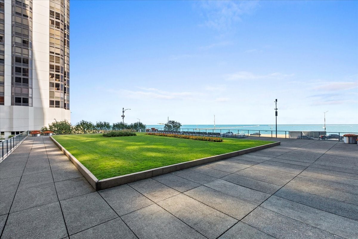 Building Photo - 900 N Lake Shore Dr