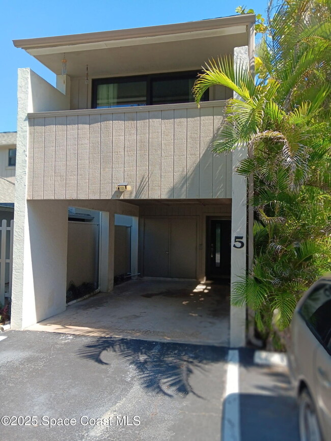 Building Photo - 100 Coral Way E