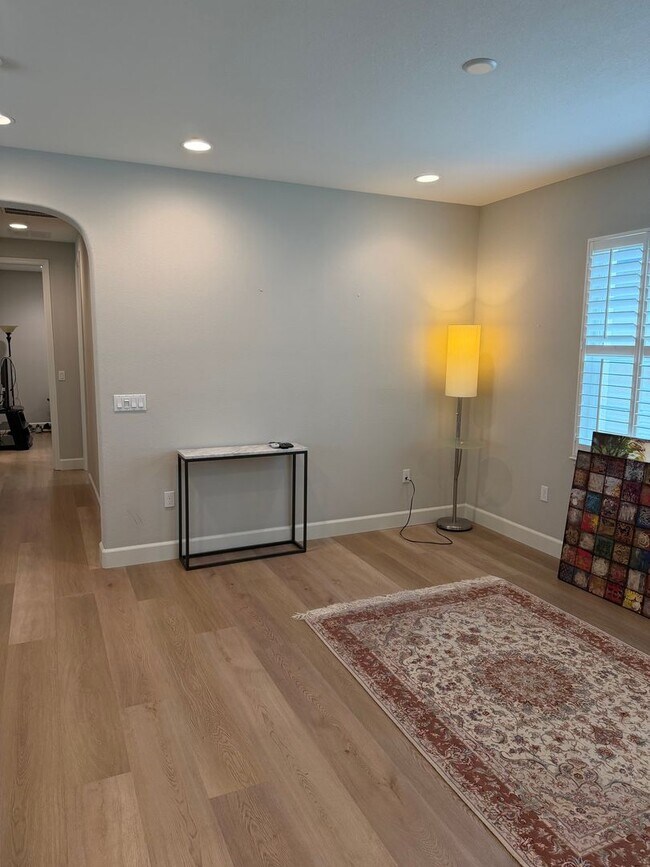 Building Photo - Beautiful Upgraded 4 Bed 3 Bath home in San Ramon Gale Ranch