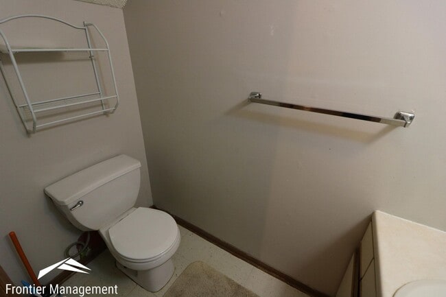Building Photo - 2528 Candlecrest Cir