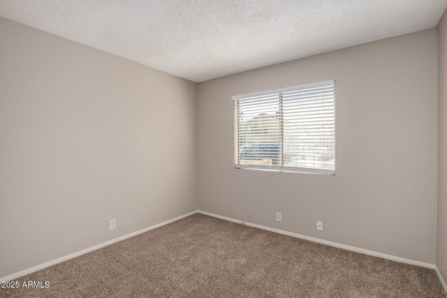 Building Photo - 10015 N 66th Dr