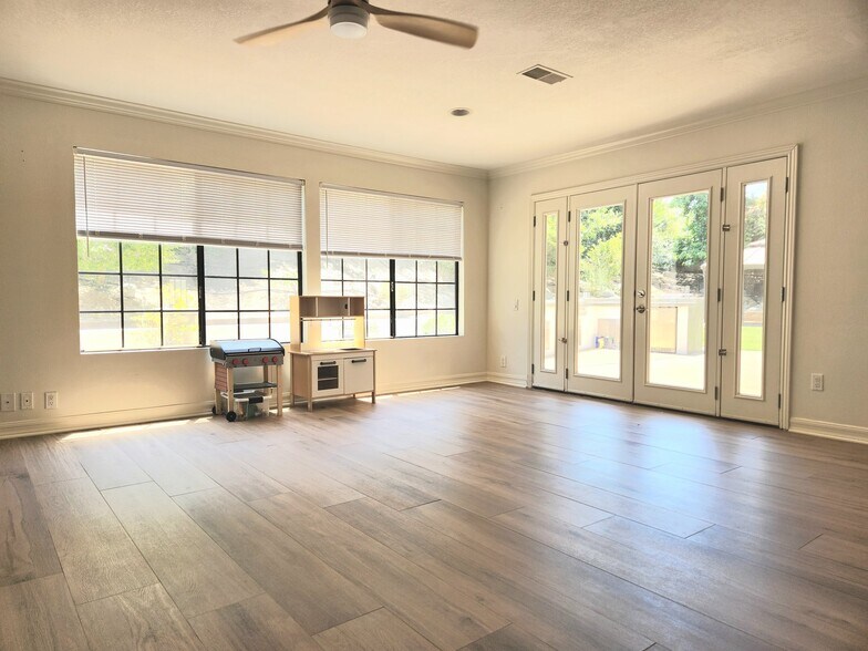 Building Photo - 4046 Oak Glen