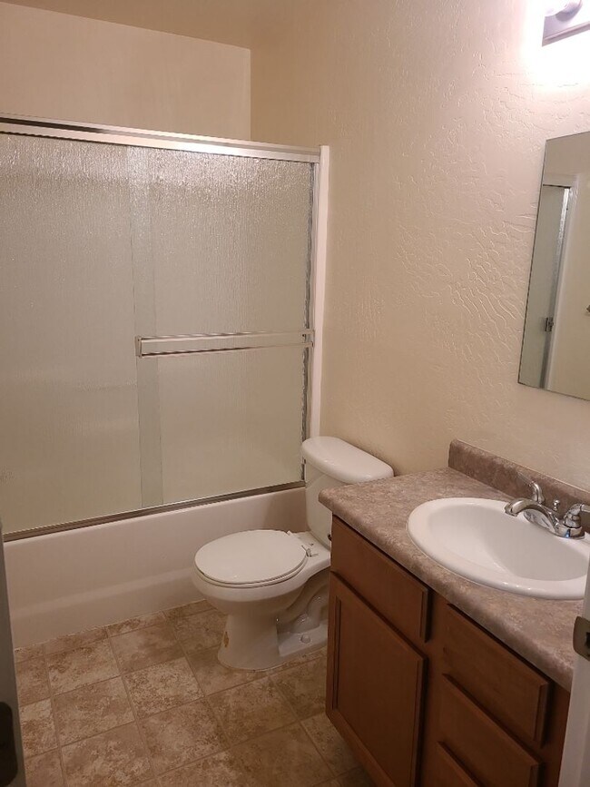 Building Photo - WC7673-7677