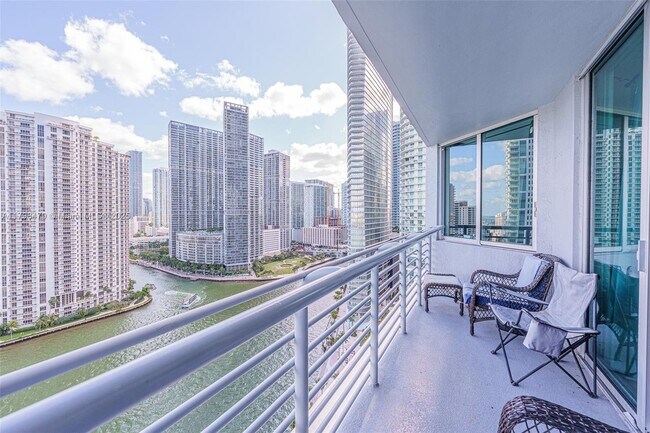 Building Photo - 325 Biscayne Blvd