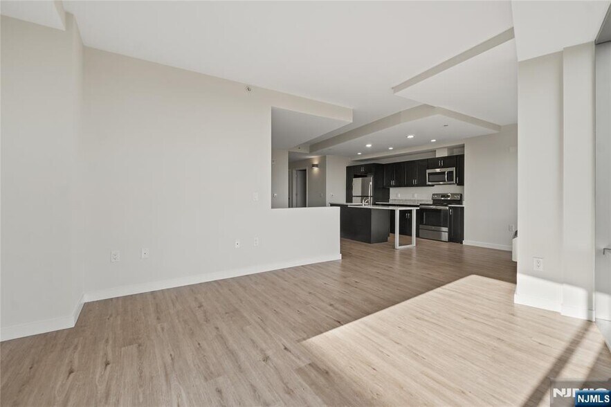 Building Photo - 69 Main St