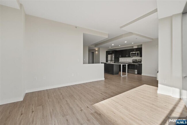 Building Photo - 69 Main St