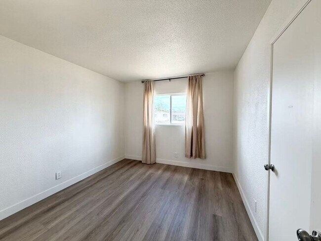 Building Photo - 4517 Alta Dr