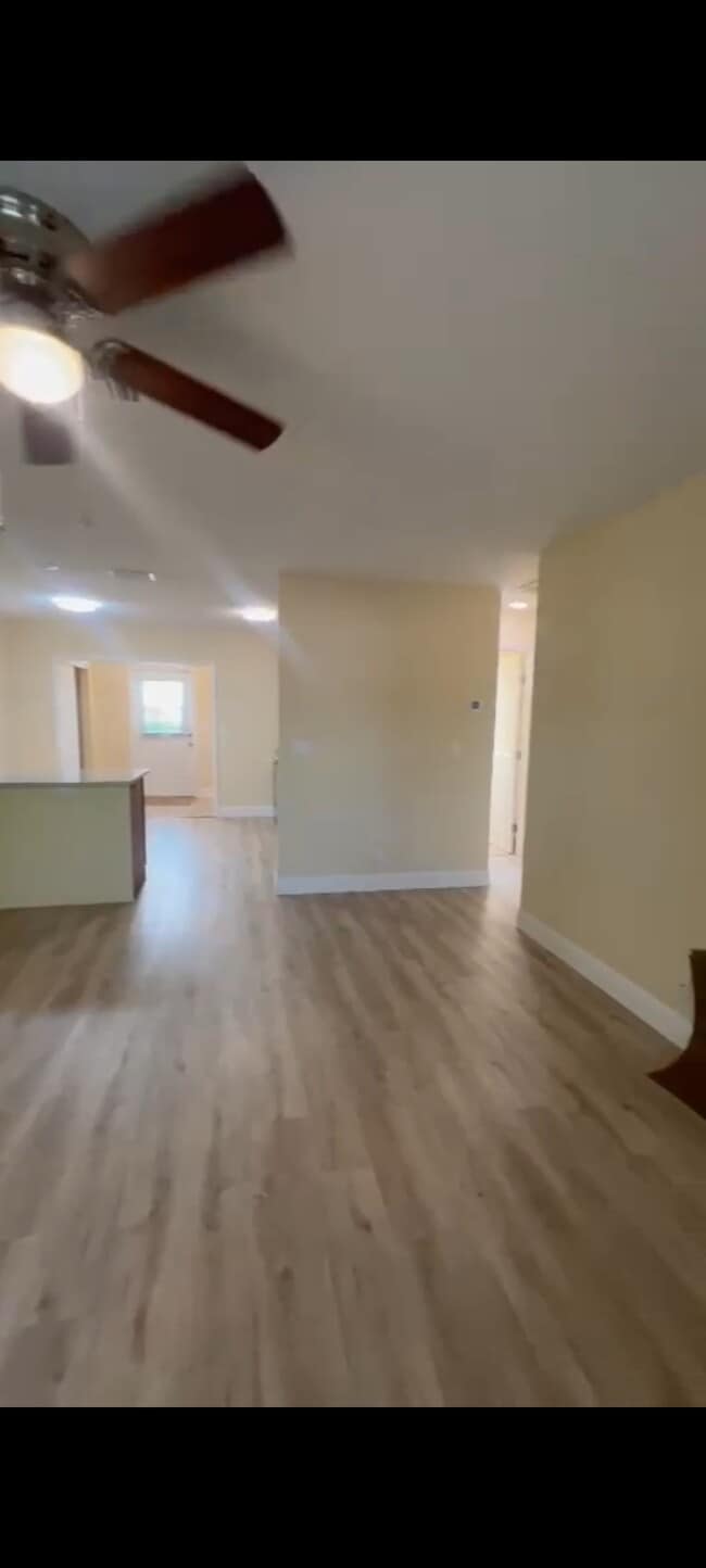 Building Photo - 4885 Orlando Ave