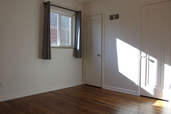 Building Photo - Charming 2 BR/ 1 3/4 BA home in Montclair ...