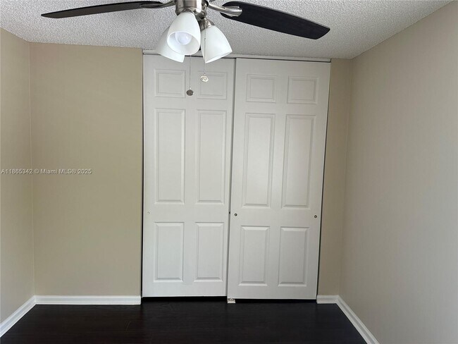 Building Photo - 4955 SW 166th Ave