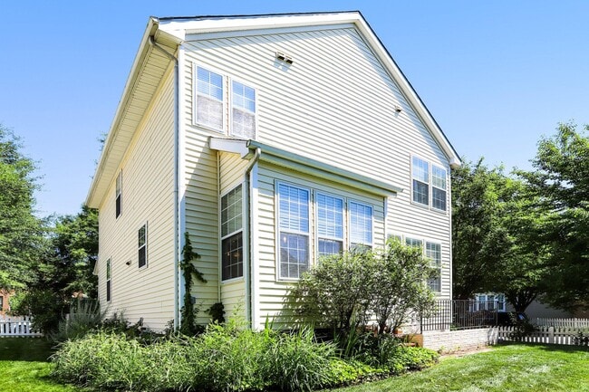 Building Photo - 42985 Chesterton St
