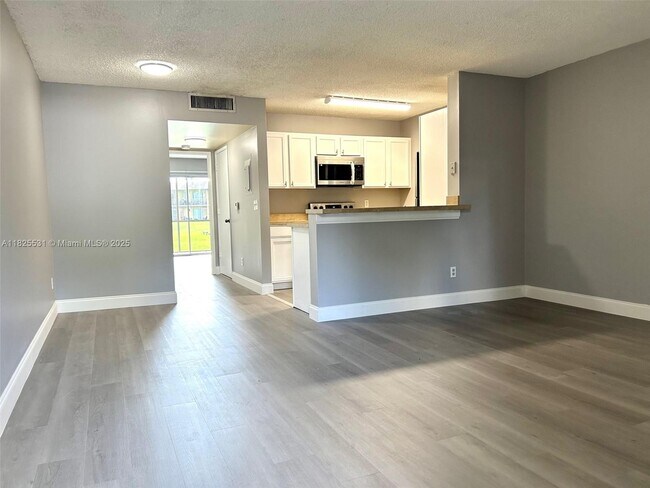 Building Photo - 1808 Meadows Cir W