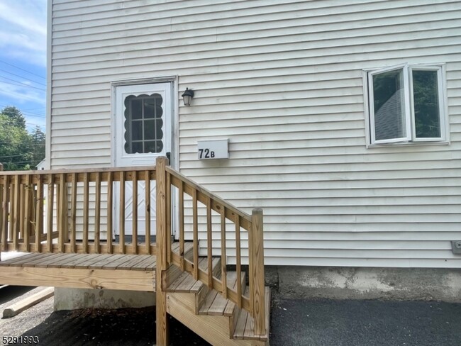 Building Photo - 72 Woodside Ave